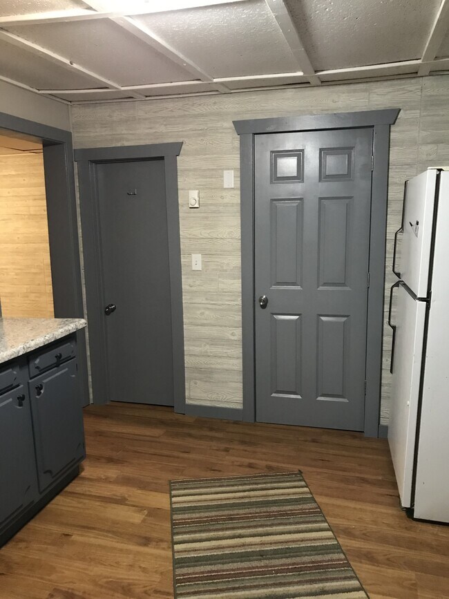 Building Photo - 603 12 St NW