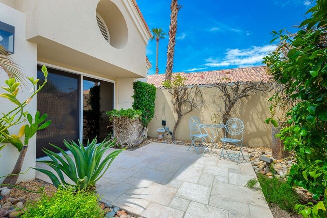 Building Photo - 55649 Pinehurst Dr