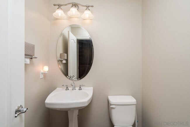 Building Photo - Beautifully maintained town home in the sought after community of Ravenna at 4S Ranch!