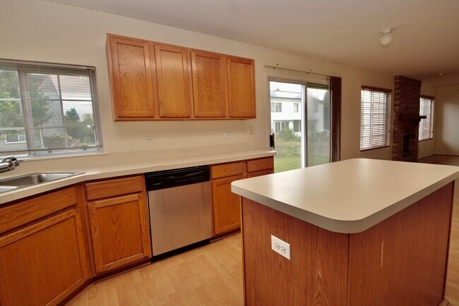 Building Photo - 1661 Charlotte Cir