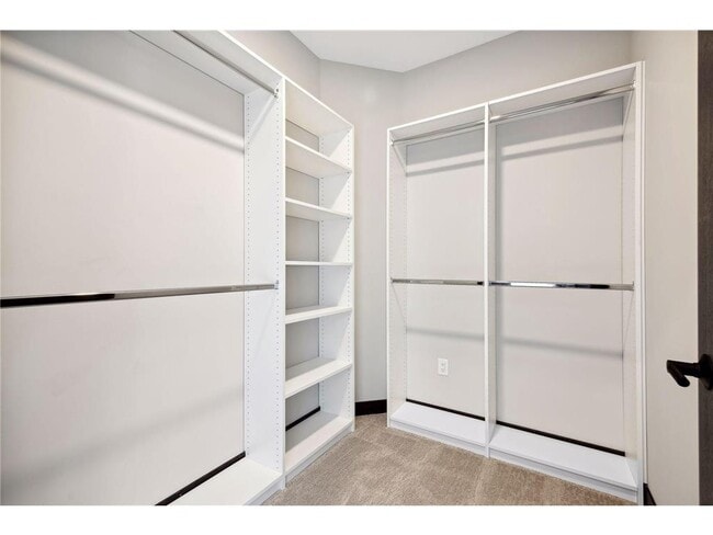 Building Photo - 253 Lake St E