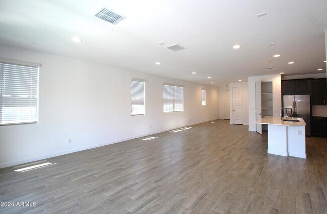 Building Photo - 1649 W la Mirada Dr