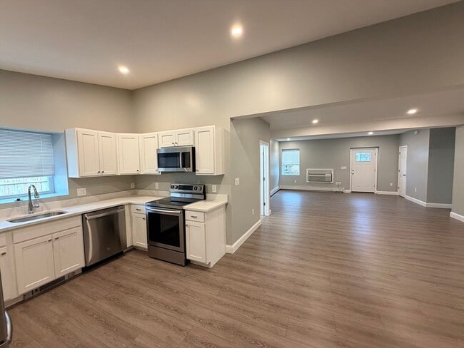 Building Photo - 86 Kendall Ave