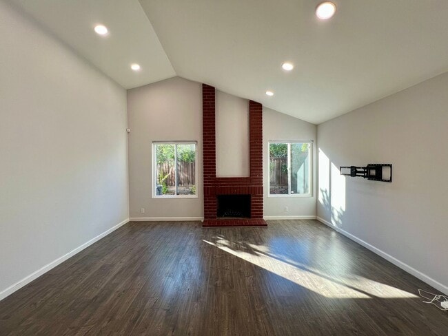 Building Photo - 3-Bedroom San Jose Home for Rent on a Quie...