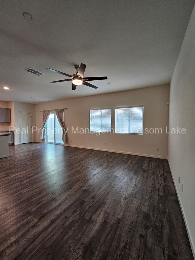 Building Photo - 4bd 2.5ba Home in the desirable Parkbridge...