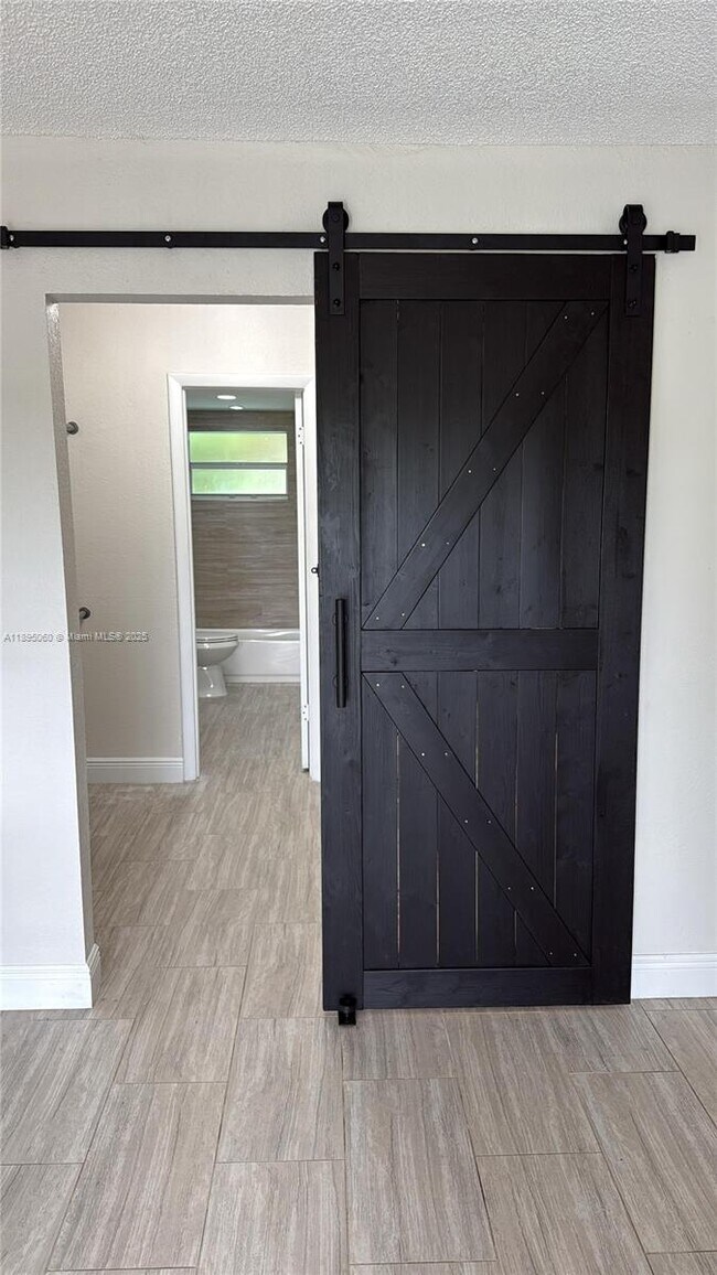 Building Photo - 9353 Fontainebleau Blvd