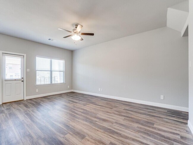 Building Photo - 6803 Topaz Dr