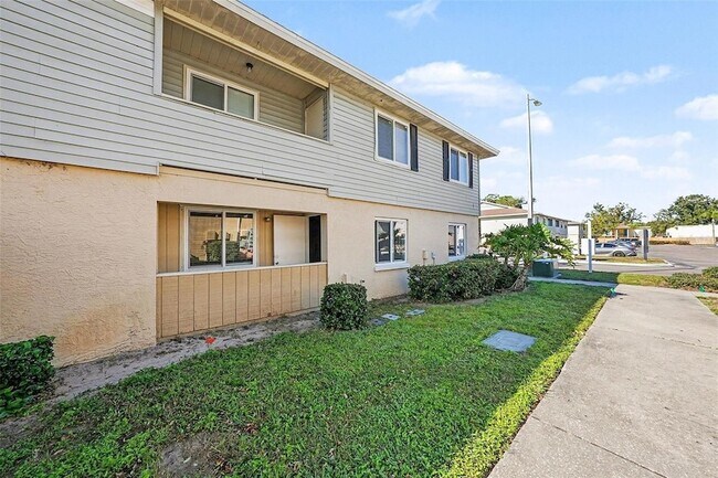 Building Photo - 550 Golden Raintree Pl