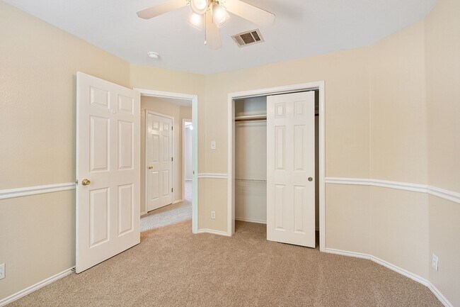 Building Photo - Stunning 4-Bedroom Home in Cedar Park with...