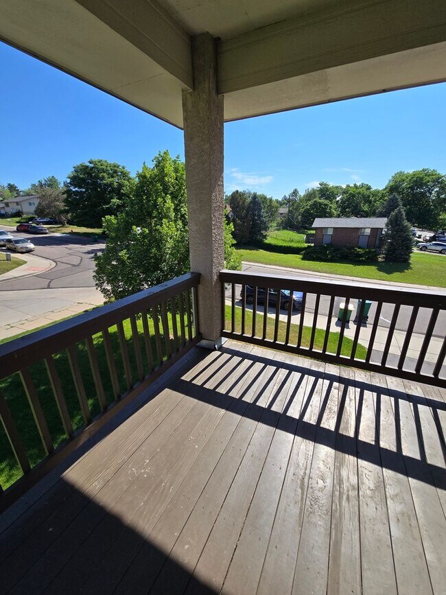 Building Photo - Spacious Townhome with Oversized 2-Car Gar...