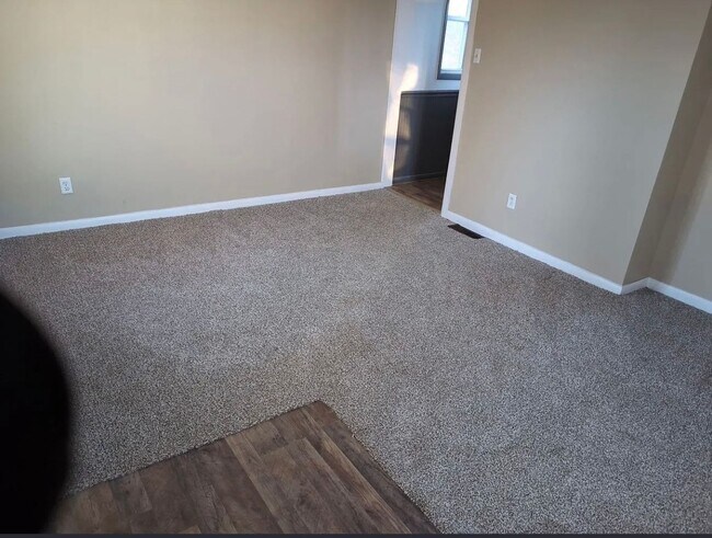 Building Photo - 2 Bdrm 1 Bath House