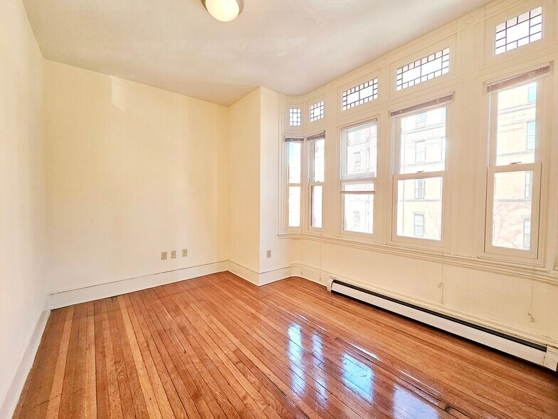 Building Photo - 197 Commonwealth Ave