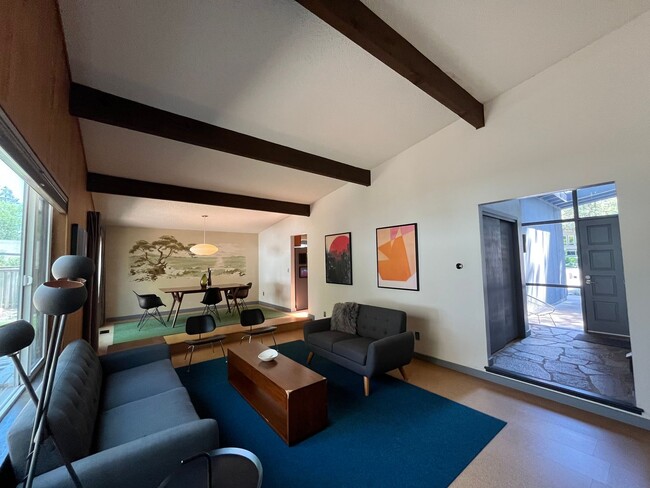 Building Photo - Midcentury modern 4-bedroom, 3-bathroom ho...