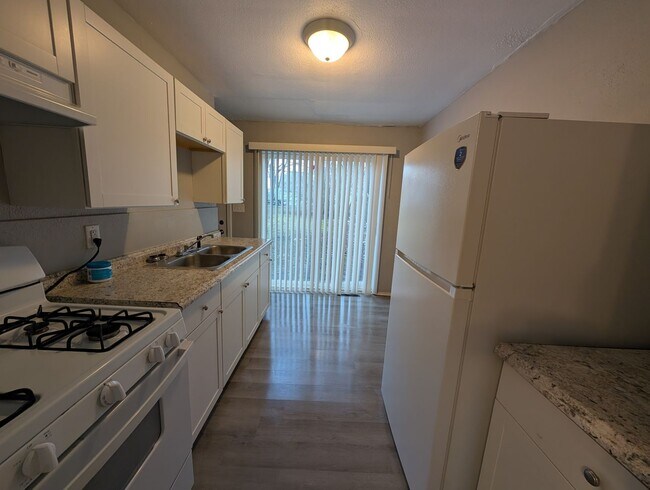 Building Photo - 2-Bedroom, 1-Bathroom Home – $1,150/Month | Accepting Section 8