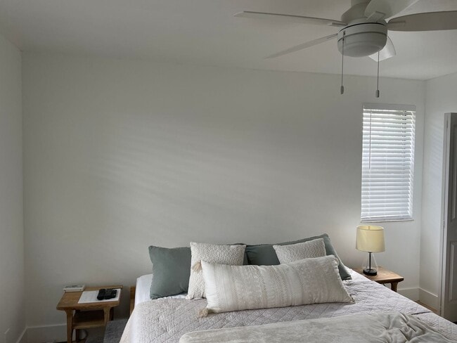 Building Photo - 2 Bedroom Condo in Winding Lake - Sunrise ...