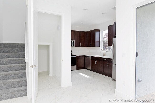 Building Photo - 6979 Pines Cir