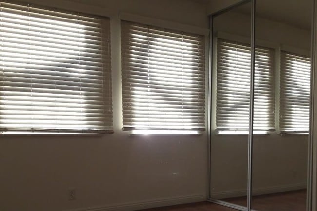 Bedroom 1 Windows/blinds - 512 N Lucia Ave