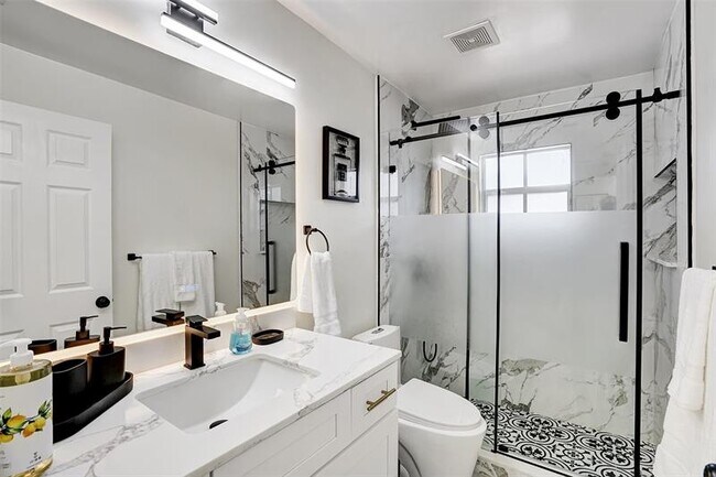 Building Photo - 1129 NE 2nd Ave