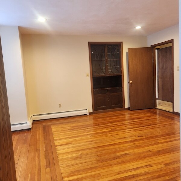 Building Photo - 83 Elm St