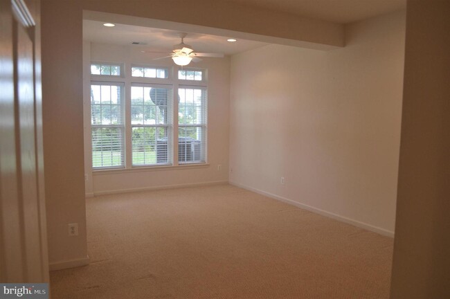 Building Photo - 200 Monroe Point Dr