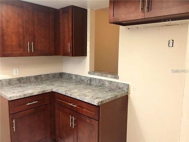 Building Photo - 290 Flower Ln