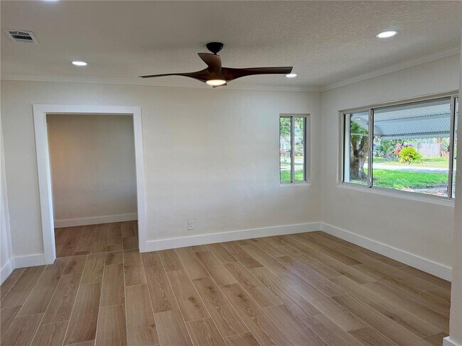 Building Photo - 301 S Seminole Ave