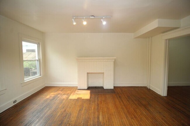 Building Photo - 3206 Guilford Ave