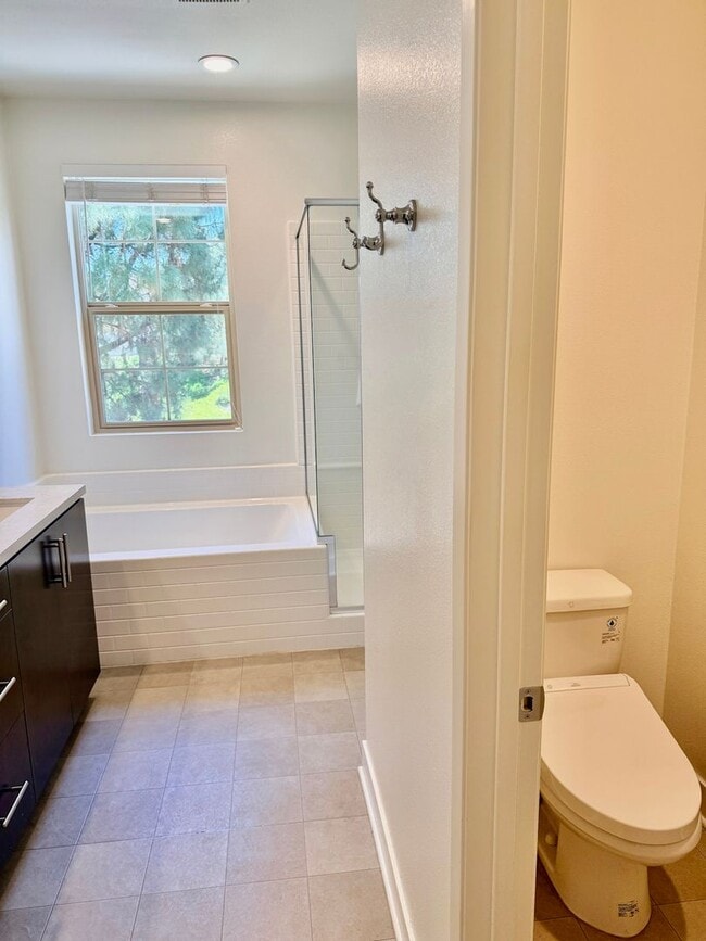 Building Photo - Stunning 3-Bed/2.5-Bath End Unit Condo with Solar & Large Yard