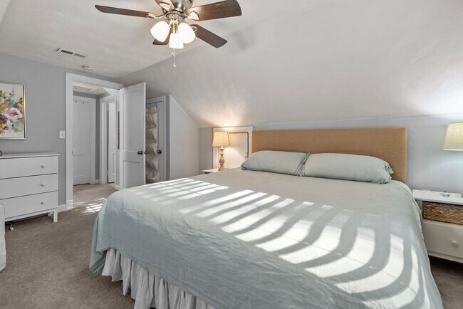 Building Photo - Furnished 4 bedroom Near NOB