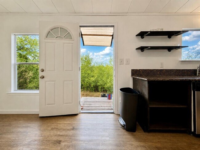 Building Photo - 10601 Ridge Rim Dr