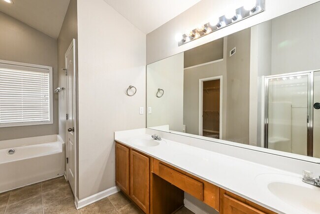 Building Photo - 7063 Grand Hickory Dr