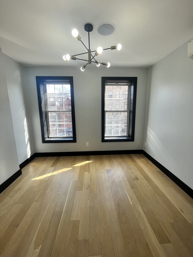 41 Van Wagenen 2R - 46 Van Wagenen Ave