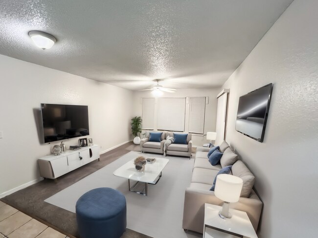 Building Photo - ** FOR SALE w/ FRI Agent ** TW4013