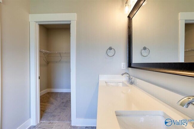 Building Photo - 115 Rio Grande Wy