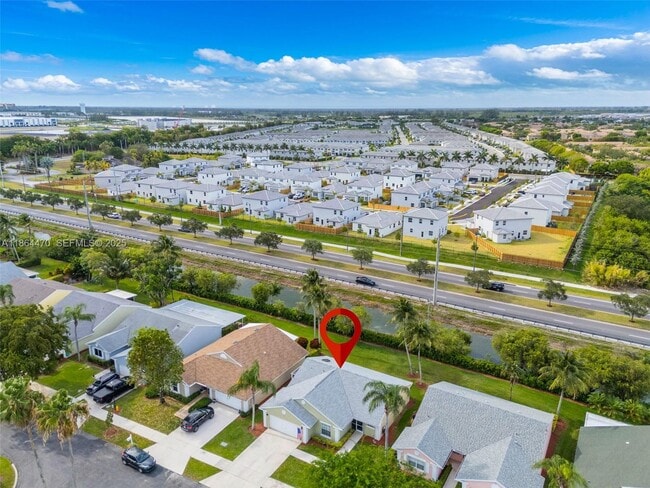 Building Photo - 2590 SE 7th Pl