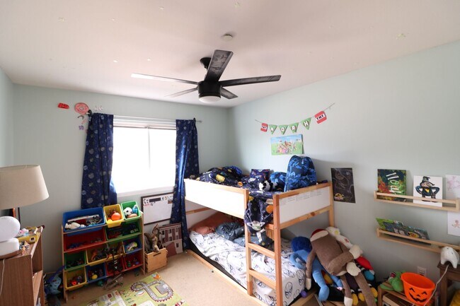 Building Photo - 2 Bed 2 Bath - Condo - W/S/G Included - Pet Friendly - NAS Whidbey