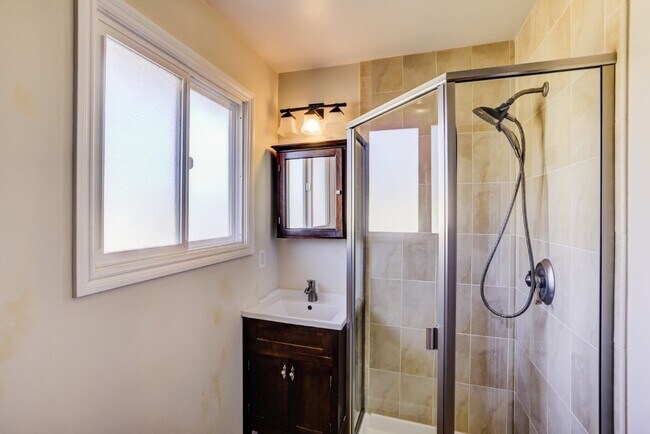 Building Photo - 13 Hermosa Ln