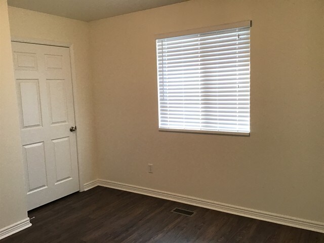 Building Photo - 903 1340 E