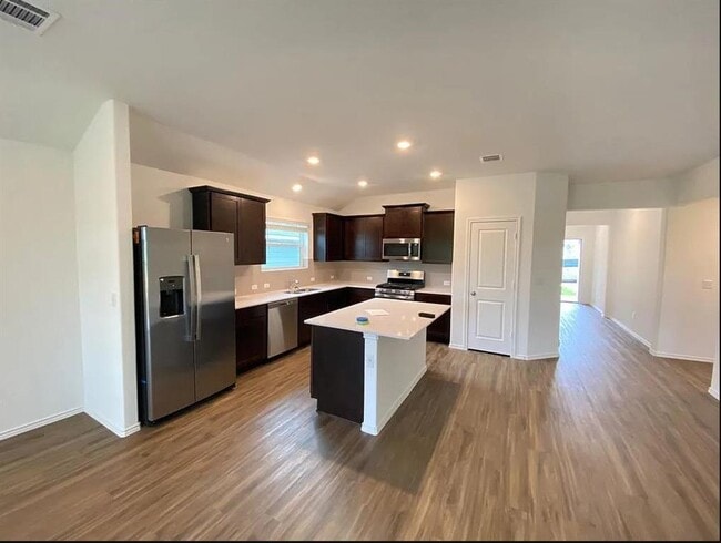 Building Photo - 490 Jack Ryan