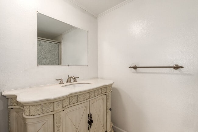 Building Photo - Phoenix apartment in ideal location!