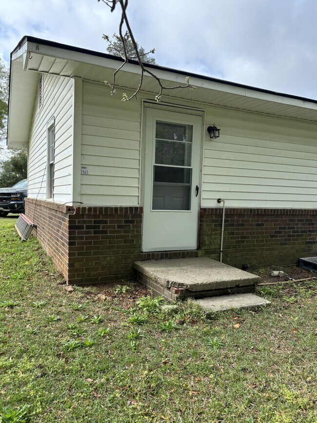 Building Photo - 4946 Robin St