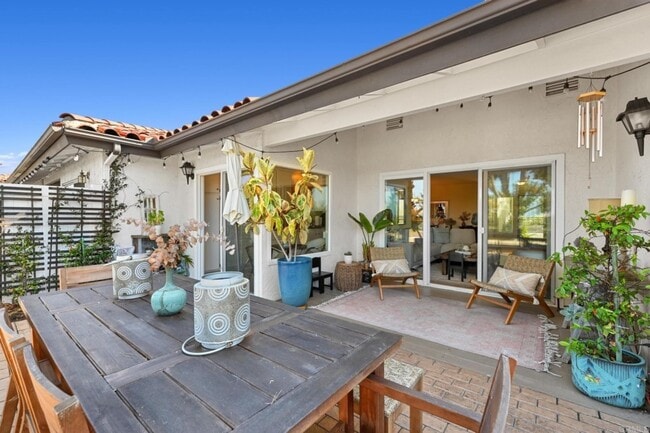 Building Photo - 6733 Oleander Way