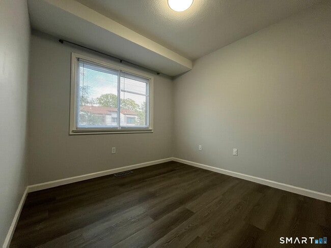 Building Photo - 221 Cottonwood Rd