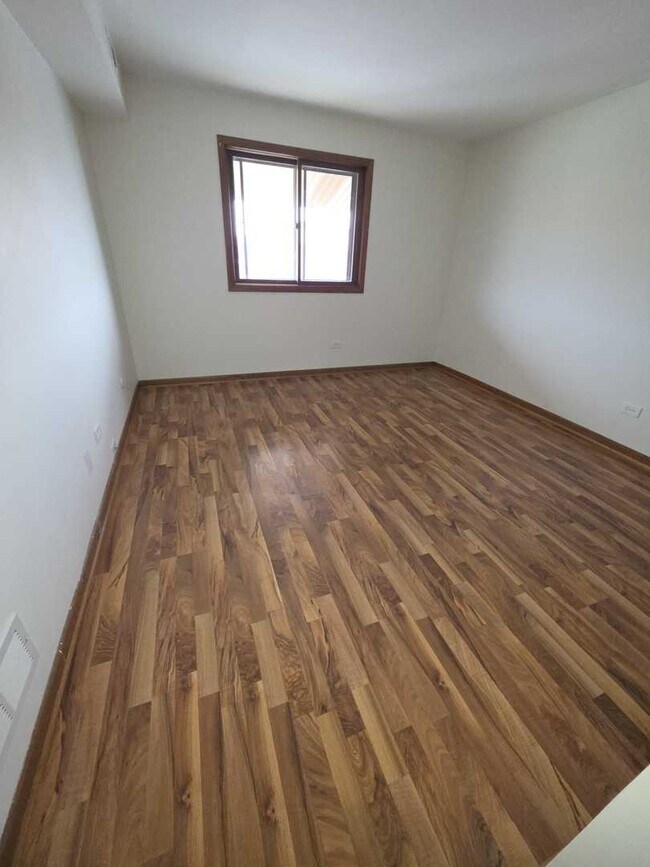 Building Photo - 9950 Treetop Dr