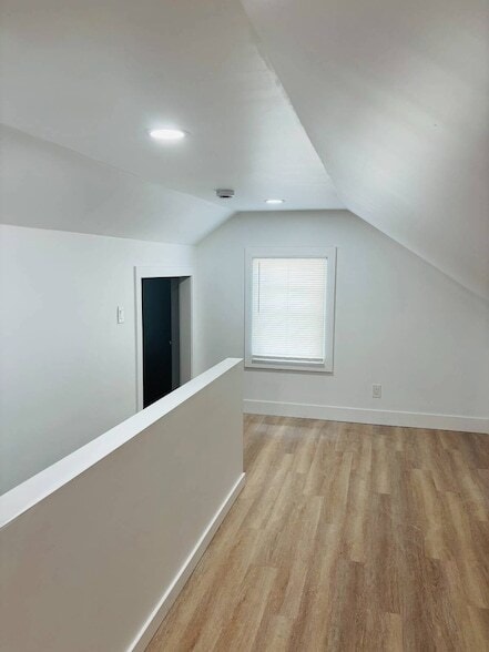 Building Photo - 72 Singworth St