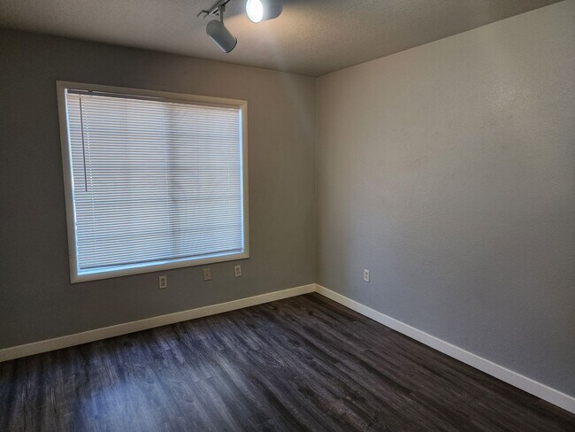 Building Photo - Summerlin Condo in La Posada