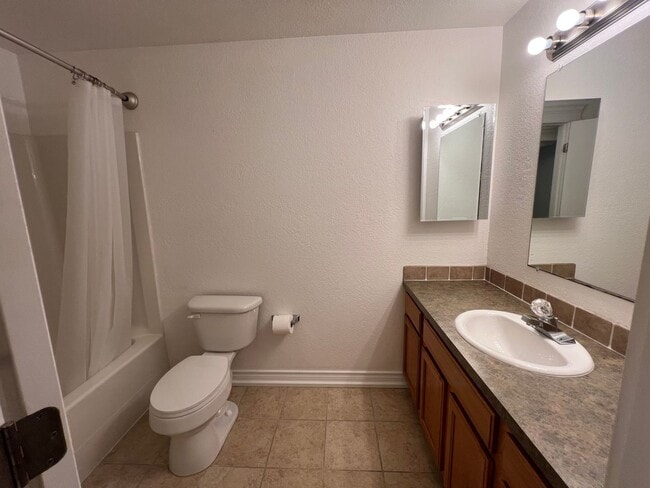 Building Photo - 3 Bed, 2 Bath with Garage in Sudden Valley