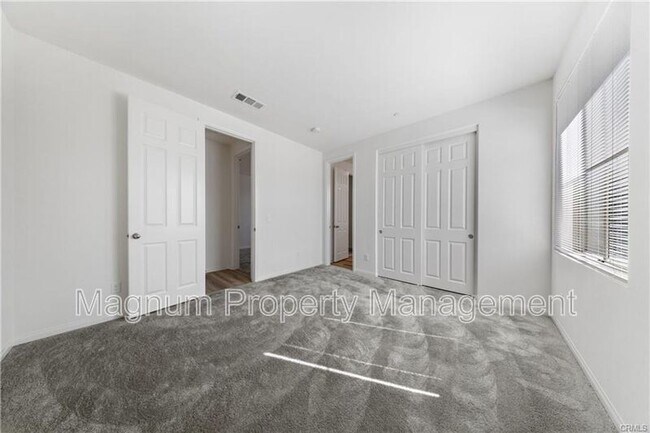 Building Photo - 21122 Saratoga Dr