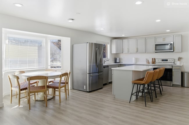 Building Photo - 4787 N Canyon Rd