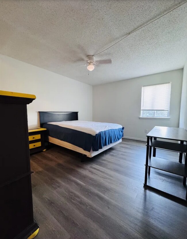 Building Photo - 422 Skyview Dr